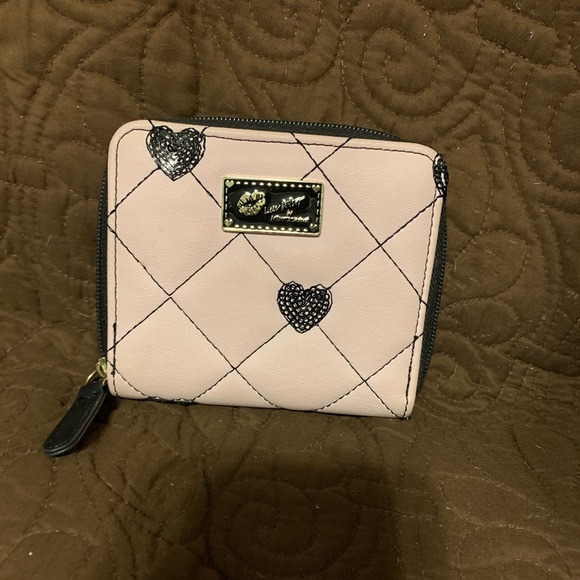 Betsey Johnson Handbags - EUC BETSEY JOHNSON WALLET 5x4